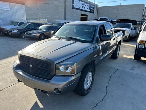 Used 2007 Dodge Dakota SLT image 1