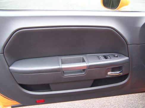 Used 2014 Dodge Challenger R/T Plus image 9