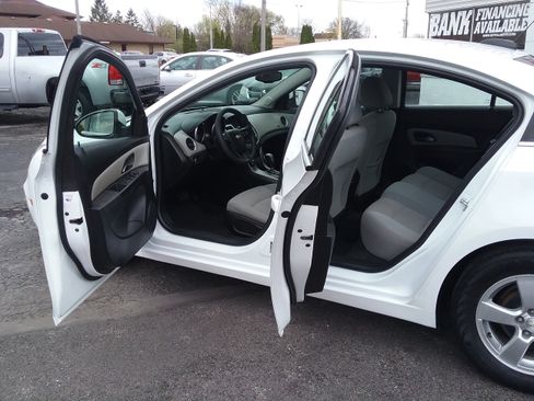 Used 2016 Chevrolet Cruze LT image 23