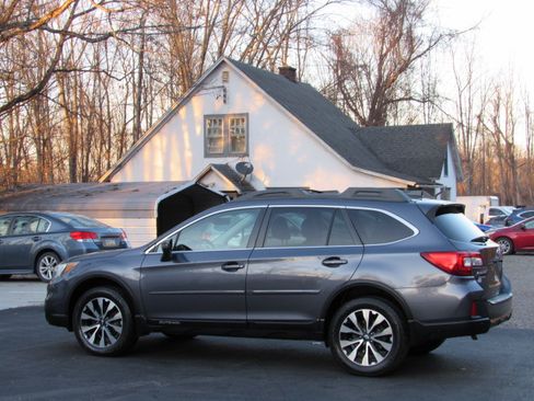 Used 2017 Subaru Outback 2.5i Limited image 6