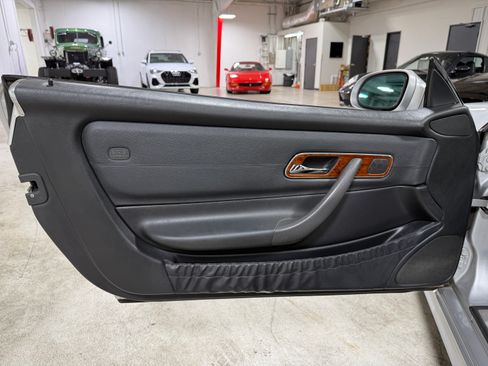 Used 2001 Mercedes-Benz SLK 320 image 19