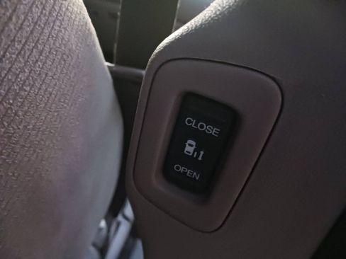 Used 2012 Honda Odyssey EX image 17