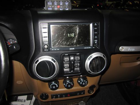 Used 2011 Jeep Wrangler Rubicon image 20