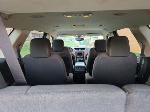 Used 2017 Chevrolet Traverse LT image 9