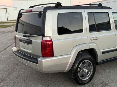 Used 2008 Jeep Commander Sport image 35