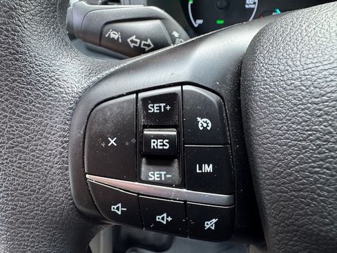 Used 2023 Ford E-Transit image 10