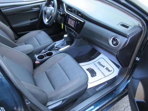 Used 2017 Toyota Corolla LE image 12