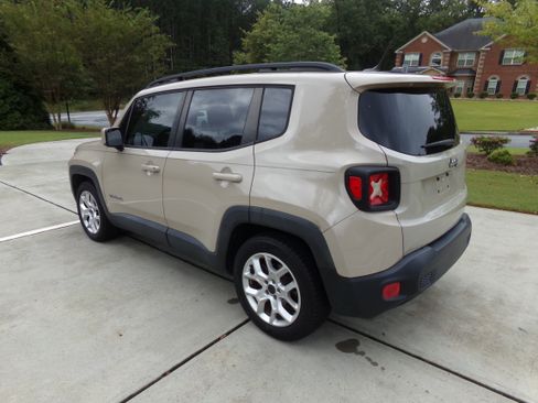 Used 2015 Jeep Renegade FWD Latitude image 3
