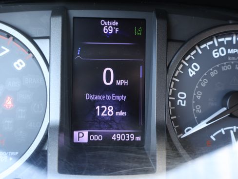 Used 2018 Toyota Tacoma TRD Sport image 27