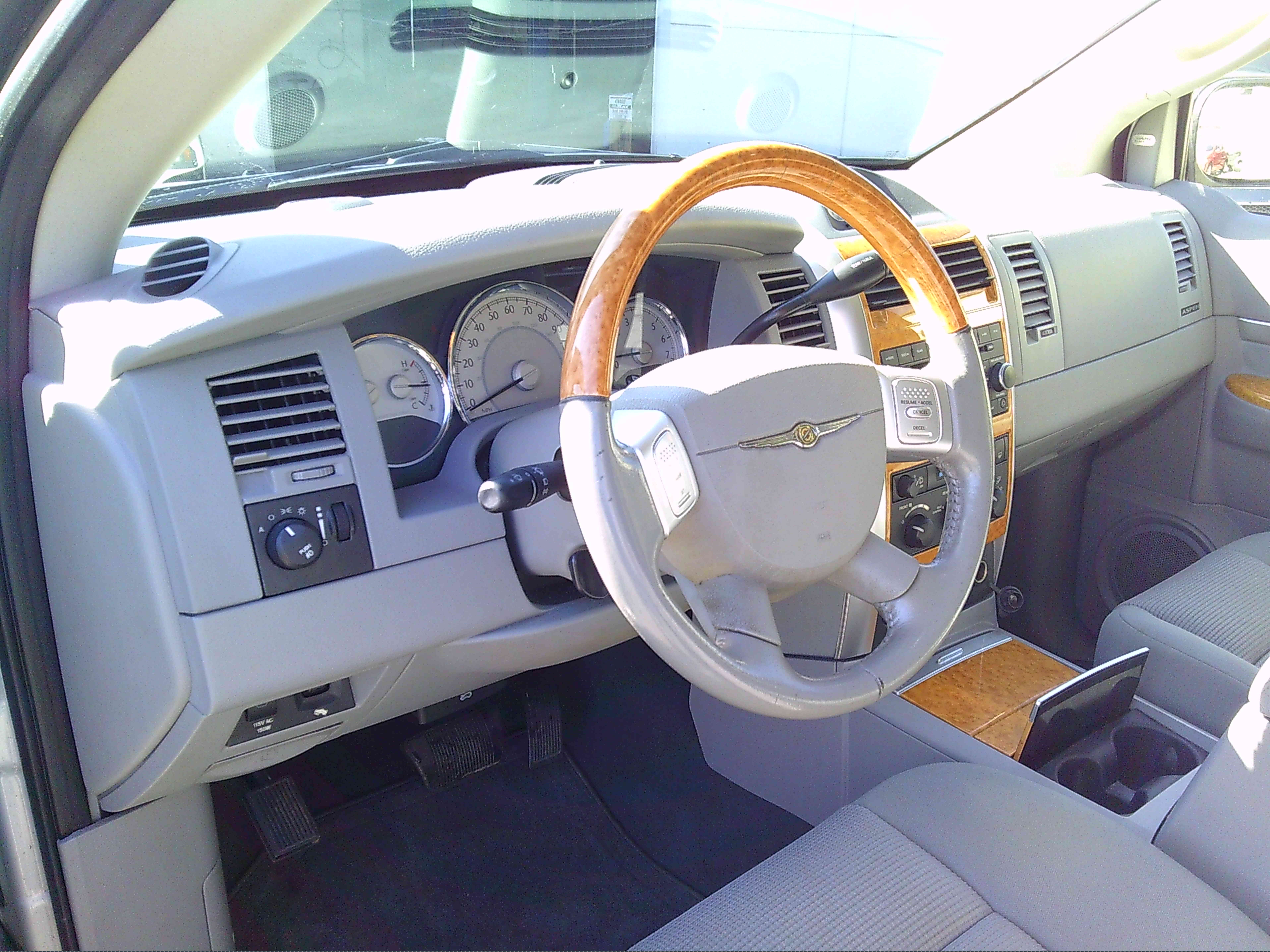 Used 2008 Chrysler Aspen AWD Limited image 10