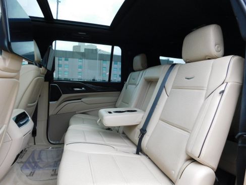 Used 2021 Cadillac Escalade ESV Premium Luxury image 23