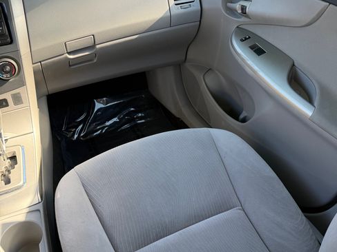 Used 2012 Toyota Corolla LE image 9