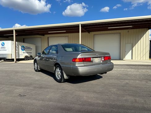 Used 2001 Toyota Camry UNAVAIL FWD image 3
