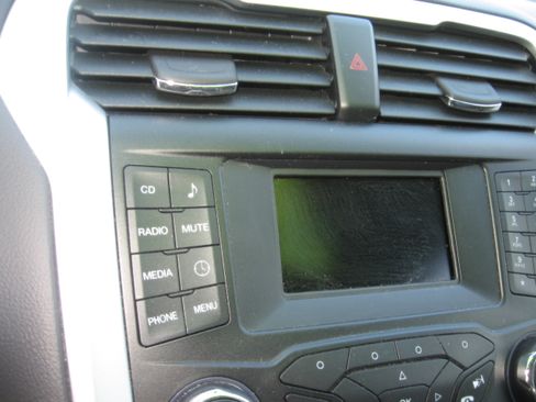 Used 2014 Ford Fusion S Hybrid FWD image 10