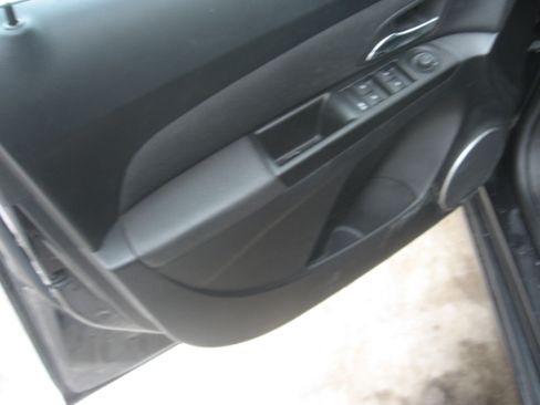 Used 2014 Chevrolet Cruze LT image 8