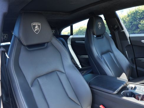 Used 2020 Lamborghini Urus image 12