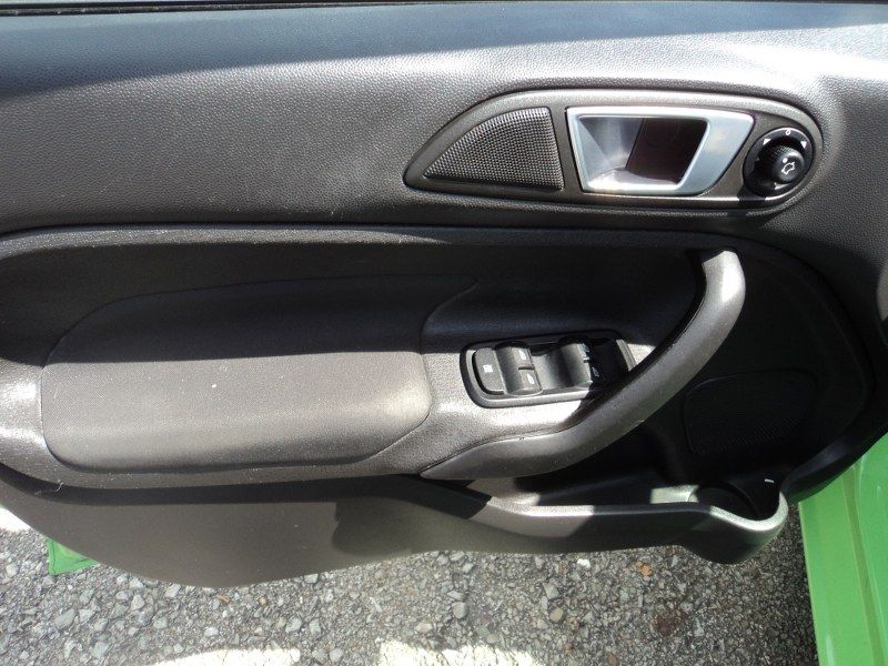 Used 2014 Ford Fiesta SE FWD image 5