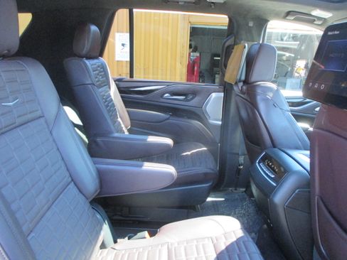 Used 2023 Cadillac Escalade Platinum Sport image 19