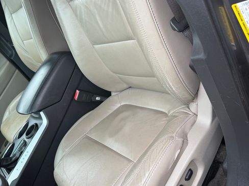 Used 2014 Ford Explorer XLT image 36