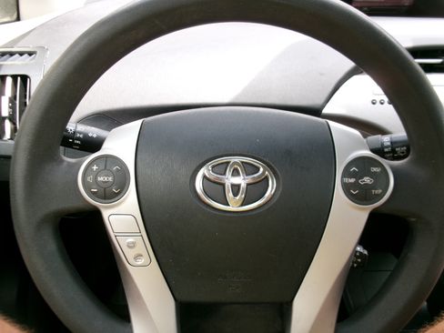 Used 2014 Toyota Prius Two image 14