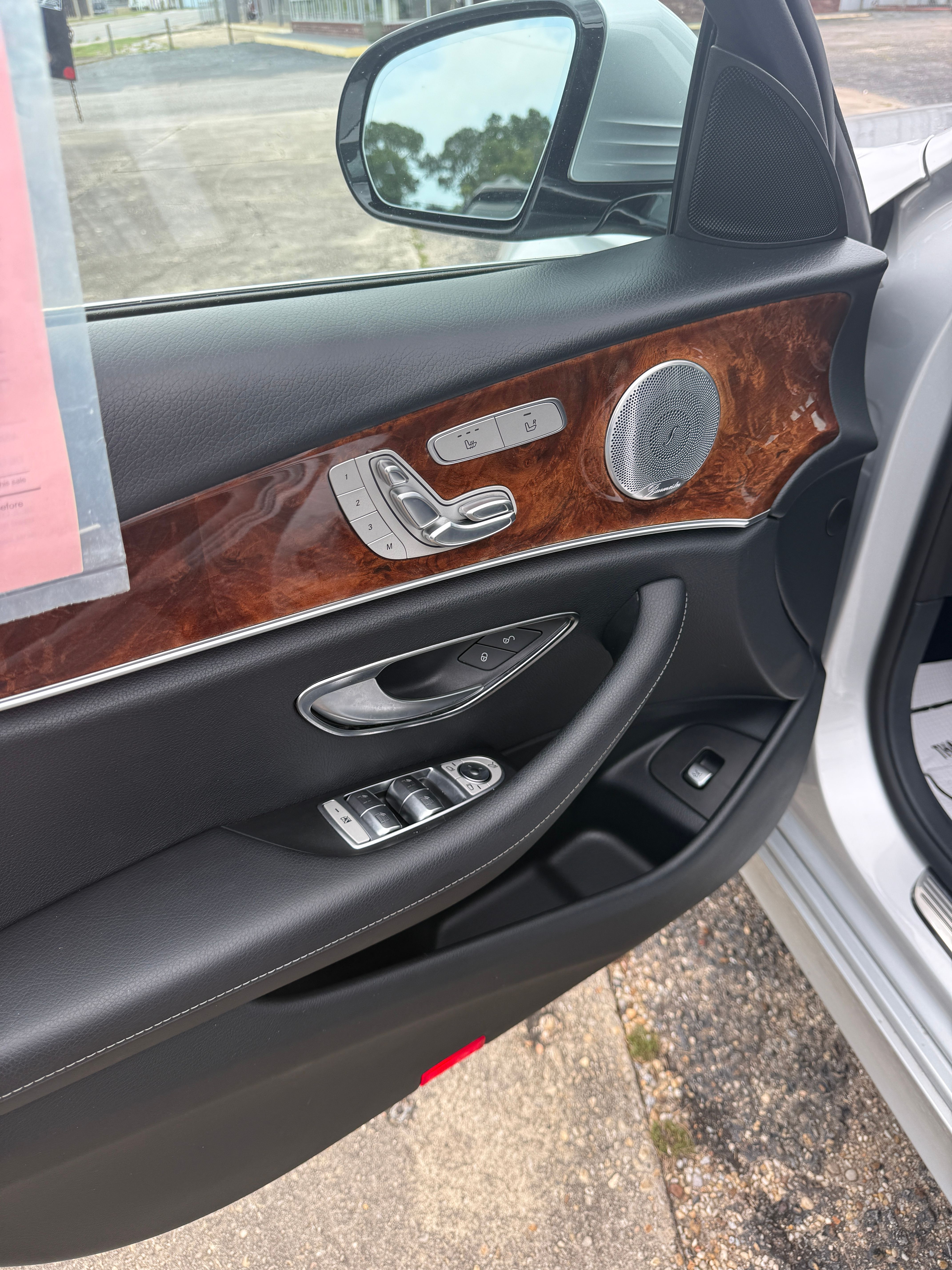Used 2017 Mercedes-Benz E 300 4MATIC image 6