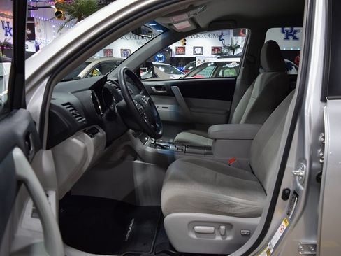 Used 2013 Toyota Highlander SE image 16