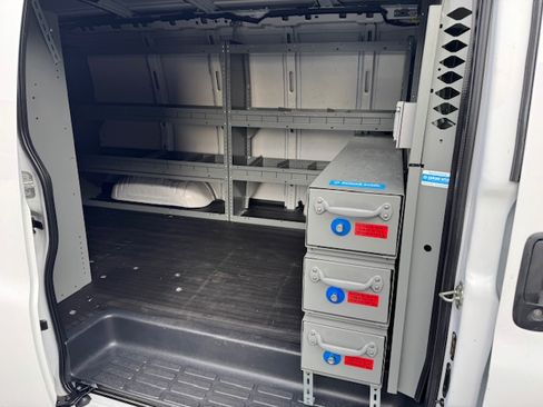 Used 2017 Chevrolet Express 3500 image 4