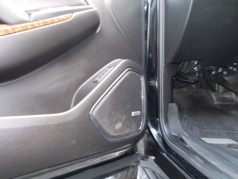 Used 2017 Chevrolet Suburban Premier image 16