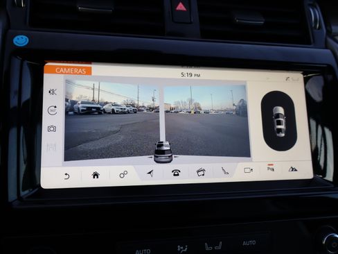 Used 2018 Land Rover Discovery HSE Luxury image 33