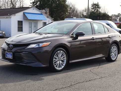 Used 2018 Toyota Camry XLE image 4