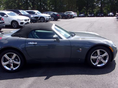 Used 2008 Pontiac Solstice GXP Convertible RWD image 31