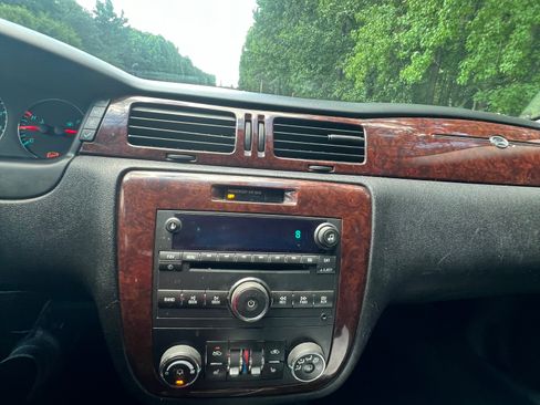 Used 2011 Chevrolet Impala LT w/ 1LT FWD image 13