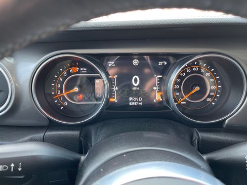 Used 2018 Jeep Wrangler Sahara image 10