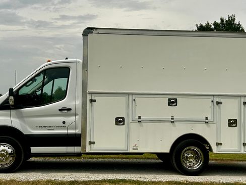Used 2021 Ford Transit 350 DRW RWD image 2