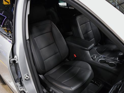 Used 2018 Chevrolet Equinox Premier image 22