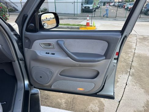 Used 2006 Toyota Sequoia SR5 image 27