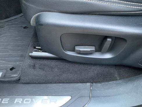 Used 2018 Land Rover Range Rover Velar S image 20