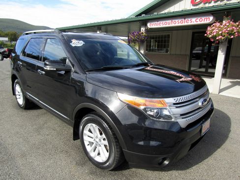 Used 2015 Ford Explorer XLT image 2
