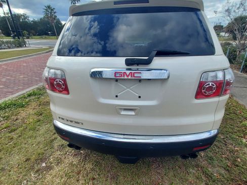 Used 2011 GMC Acadia SL image 6