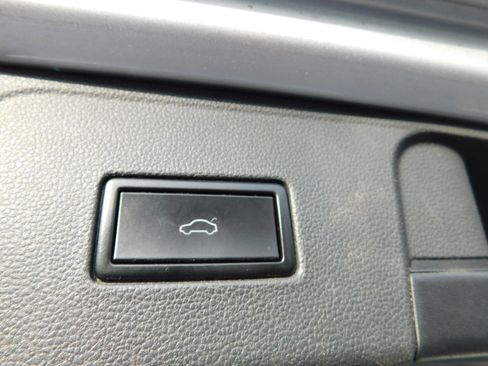 Used 2019 Volkswagen Atlas SE image 15