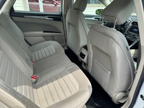 Used 2020 Ford Fusion SE FWD image 15