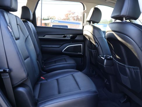 Used 2023 Kia Telluride S image 14