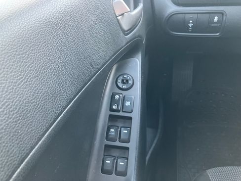 Used 2017 Kia Forte LX image 8