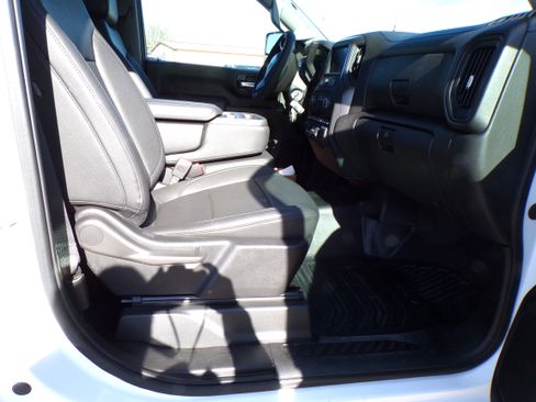 Used 2023 Chevrolet Silverado 2500 LT image 11