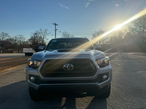 Used 2021 Toyota Tacoma SR5 image 8