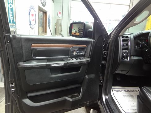 Used 2017 RAM 1500 Laramie image 15