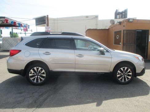Used 2016 Subaru Outback 3.6R Limited image 2