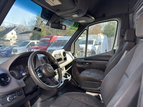 Used 2020 Mercedes-Benz Sprinter 2500 image 10