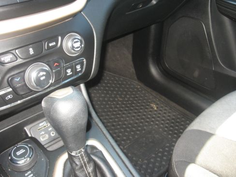 Used 2014 Jeep Cherokee Latitude image 12