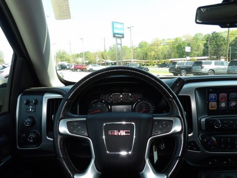 Used 2017 GMC Sierra 1500 SLT image 2